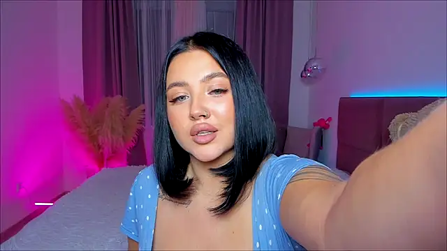 Snapshot of KylieLips chatting on 29, 9, 2025 KylieLips online show from 29, 9, 2025