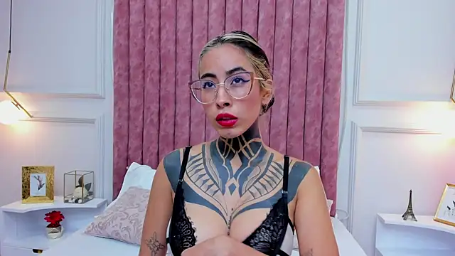 NicoleBlum online show from 30, 12, 2024