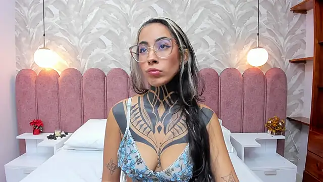 NicoleBlum online show from 15, 1, 2025