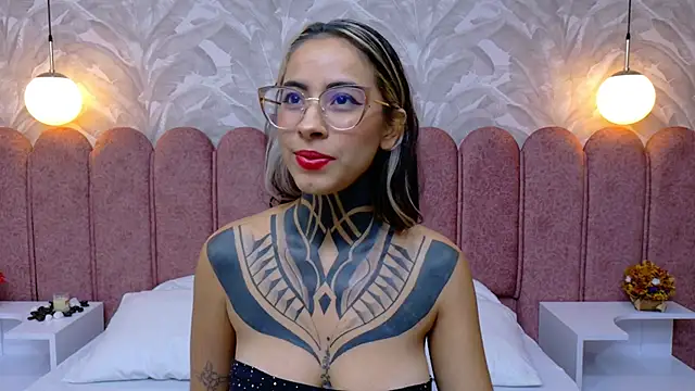 NicoleBlum online show from 23, 1, 2025