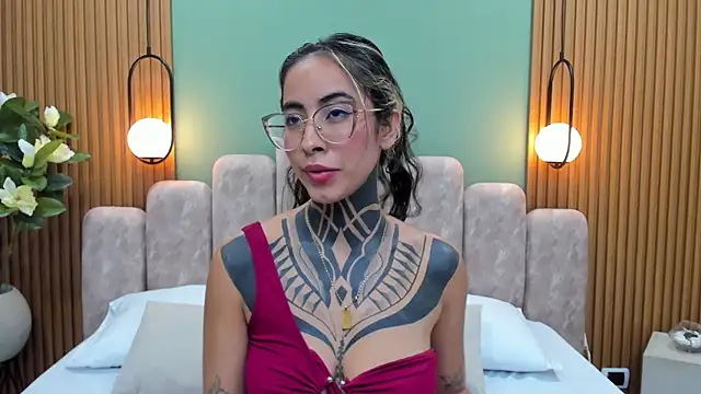 NicoleBlum online show from 11, 3, 2025