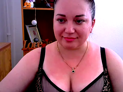 Snapshot of AmanaGi chatting on 3, 11, 2025 AmanaGi online show from 3, 11, 2025