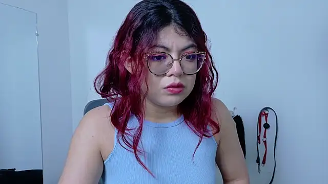 Catwhite  online show from 25, 1, 2025
