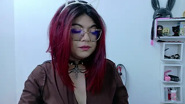 Catwhite  online show from 28, 1, 2025