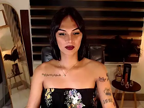 Snapshot of SarahAmber chatting on 11, 10, 2025 SarahAmber online show from 11, 10, 2025