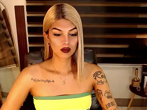 Snapshot of SarahAmber chatting on 19, 11, 2025 SarahAmber online show from 19, 11, 2025