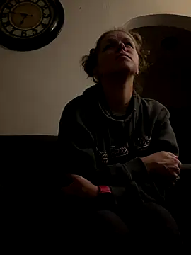 Snapshot of bustybunny25 chatting on 25, 10, 2025 bustybunny25 online show from 25, 10, 2025