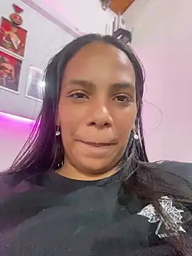 ArielleMillerr online show from 10, 1, 2025