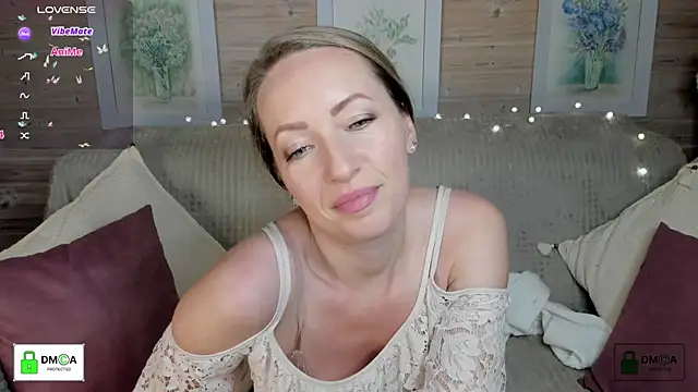 Queenymel online show from 22, 10, 2025