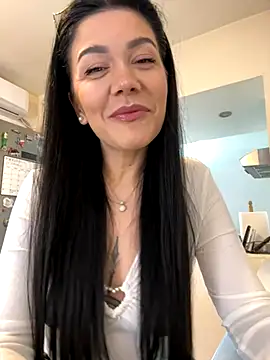 Snapshot of denise_k chatting on 23, 10, 2025 denise k online show from 23, 10, 2025