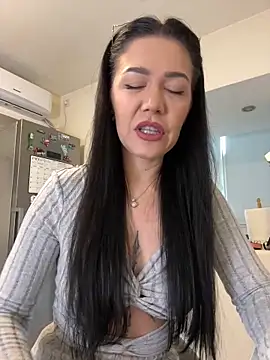 Snapshot of denise_k chatting on 11, 11, 2025 denise k online show from 11, 11, 2025