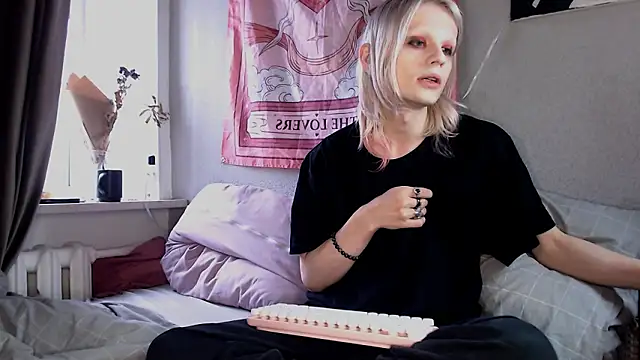 Alien Bella online show from 27, 2, 2026