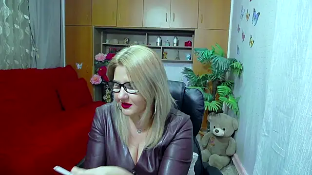 Snapshot of LucilleFenlys chatting on 21, 12, 2024 LucilleFenlys online show from 21, 12, 2024