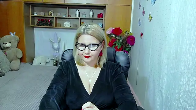 Snapshot of LucilleFenlys chatting on 16, 9, 2025 LucilleFenlys online show from 16, 9, 2025