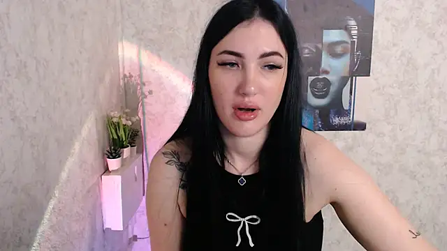 Snapshot of MisssShy_ chatting on 13, 10, 2025 MisssShy online show from 13, 10, 2025