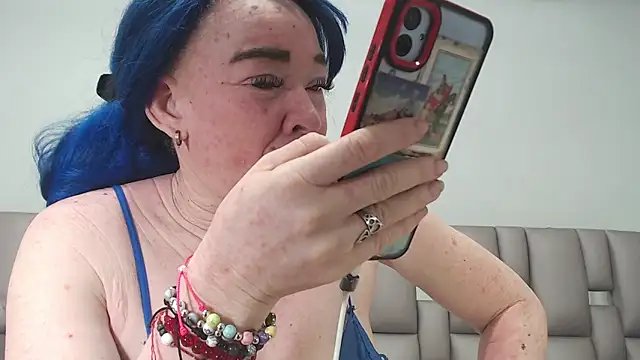 Kittywhiteass online show from 4, 2, 2026