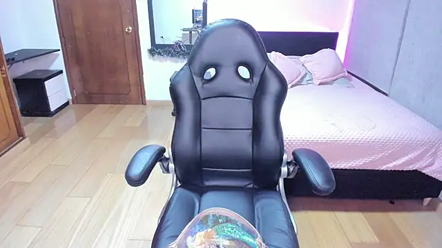 yesie hot online show from 10, 1, 2025