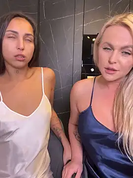 Snapshot of Keep_us_wild chatting on 14, 12, 2024 Keep us wild online show from 14, 12, 2024