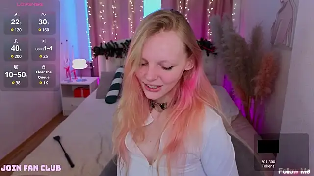 Snapshot of evangel1ne chatting on 4, 1, 2025 evangel1ne online show from 4, 1, 2025