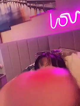 Snapshot of Lolaley2 chatting on 6, 11, 2025 Lolaley2 online show from 6, 11, 2025