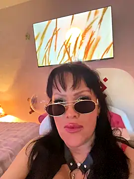 Snapshot of Lolaley2 chatting on 23, 11, 2025 Lolaley2 online show from 23, 11, 2025