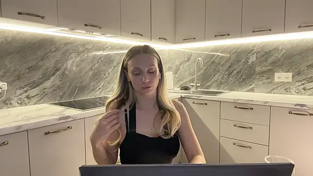 Alice Wonders online show from 6, 12, 2024