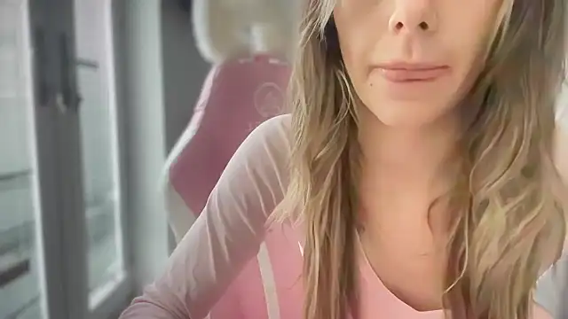 Snapshot of Lillymariee chatting on 4, 1, 2025 Lillymariee online show from 4, 1, 2025