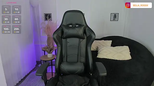 Snapshot of BellaRossii chatting on 12, 11, 2025 BellaRossii online show from 12, 11, 2025