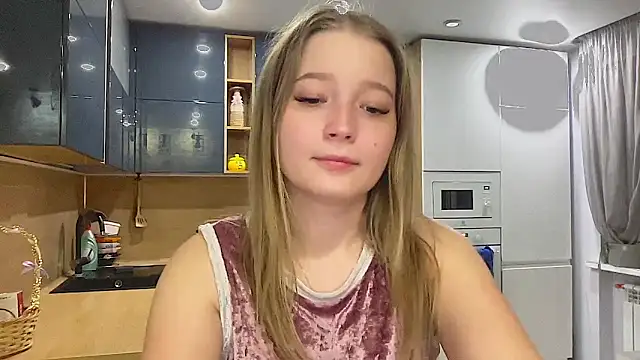 CharmingSarah online show from 5, 11, 2025