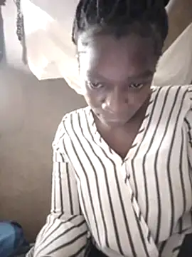 Snapshot of shape30 chatting on 15, 12, 2025 shape30 online show from 15, 12, 2025