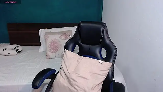 Snapshot of scaelettdubois chatting on 18, 10, 2025 scaelettdubois online show from 18, 10, 2025