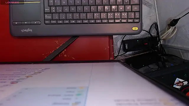 Snapshot of scaelettdubois chatting on 9, 11, 2025 scaelettdubois online show from 9, 11, 2025