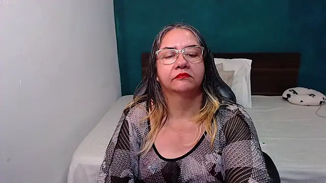 Snapshot of scaelettdubois chatting on 15, 11, 2025 scaelettdubois online show from 15, 11, 2025