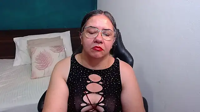 Snapshot of scaelettdubois chatting on 15, 11, 2025 scaelettdubois online show from 15, 11, 2025