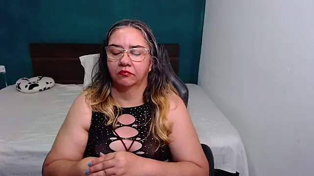 Snapshot of scaelettdubois chatting on 16, 11, 2025 scaelettdubois online show from 16, 11, 2025