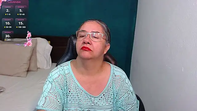 Snapshot of scaelettdubois chatting on 21, 11, 2025 scaelettdubois online show from 21, 11, 2025