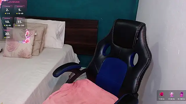 Snapshot of scaelettdubois chatting on 23, 11, 2025 scaelettdubois online show from 23, 11, 2025