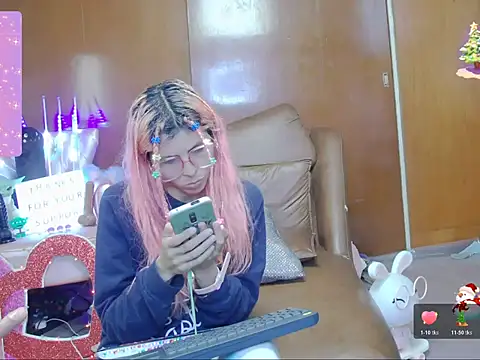 Snapshot of Skinygirl chatting on 19, 10, 2025 Skinygirl online show from 19, 10, 2025