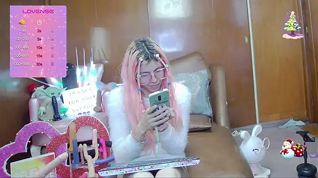 Snapshot of Skinygirl chatting on 21, 10, 2025 Skinygirl online show from 21, 10, 2025