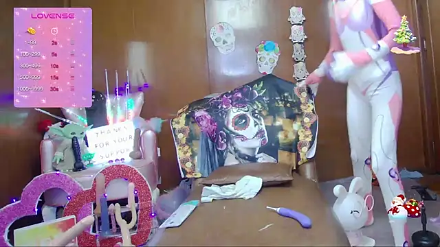 Snapshot of Skinygirl chatting on 28, 10, 2025 Skinygirl online show from 28, 10, 2025