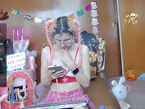 Snapshot of Skinygirl chatting on 1, 11, 2025 Skinygirl online show from 1, 11, 2025