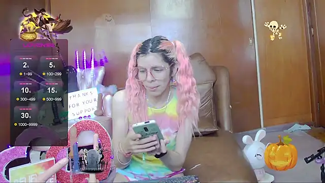 Snapshot of Skinygirl chatting on 2, 11, 2025 Skinygirl online show from 2, 11, 2025