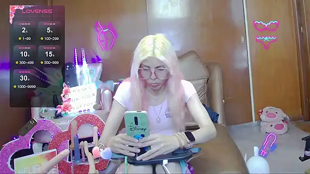 Snapshot of Skinygirl chatting on 10, 11, 2025 Skinygirl online show from 10, 11, 2025