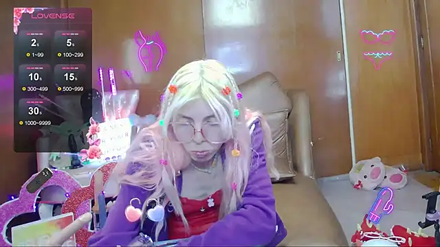 Snapshot of Skinygirl chatting on 12, 11, 2025 Skinygirl online show from 12, 11, 2025