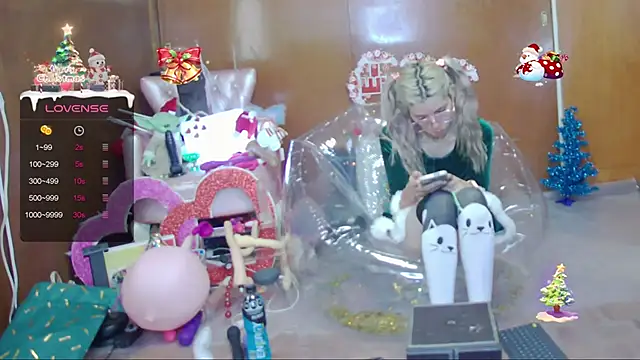 Snapshot of Skinygirl chatting on 17, 12, 2025 Skinygirl online show from 17, 12, 2025