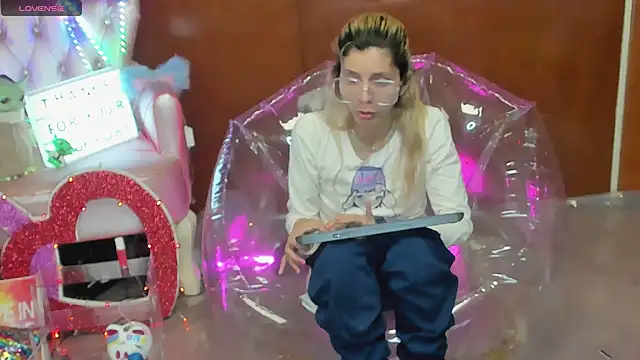 Skinygirl online show from 10, 3, 2026