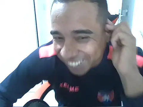 Snapshot of Juninho10c chatting on 18, 11, 2025 Juninho10c online show from 18, 11, 2025