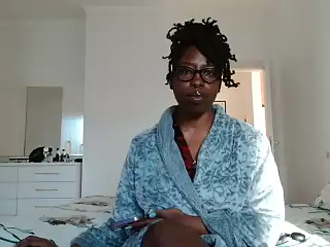 Snapshot of MadamIndigo chatting on 27, 2, 2026 MadamIndigo online show from 27, 2, 2026