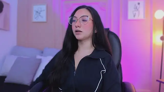 Snapshot of lucy_neil chatting on 10, 2, 2026 lucy neil online show from 10, 2, 2026