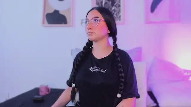 Snapshot of lucy_neil chatting on 13, 2, 2026 lucy neil online show from 13, 2, 2026